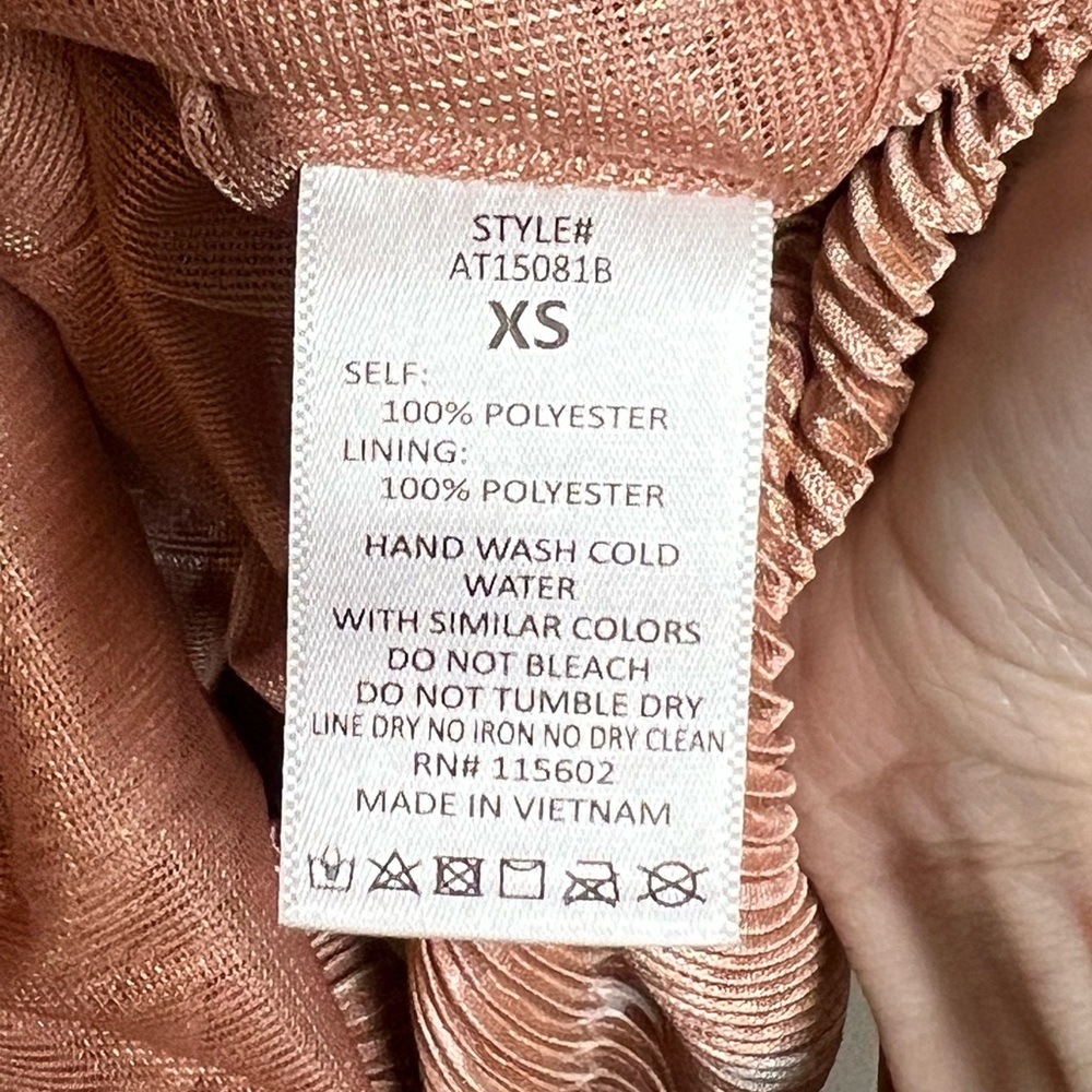 Astr The Label pleated Polka Dot Cropped Top - Picture 4 of 5